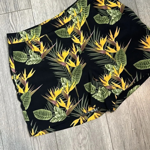 Carolina Belle Black Floral Summer Short - Picture 3 of 10